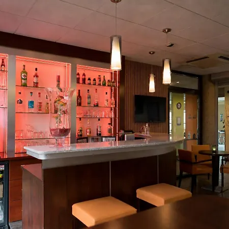 Og Actuel St Etienne Aeroport Hotell *