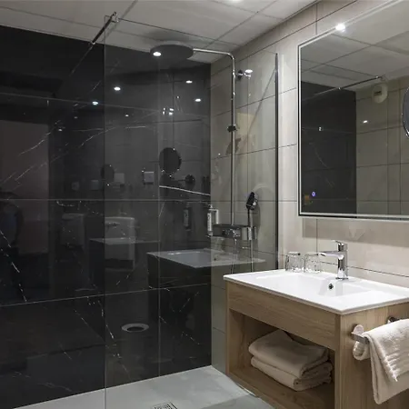 Hotell Og Actuel St Etienne Aeroport *